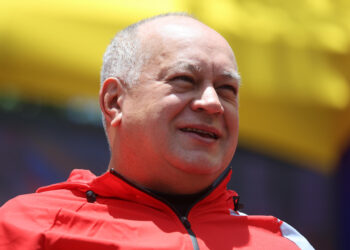 Diosdado Cabello defiende el viaje de Delcy Rodríguez a EE.UU. y recuerda a Nicolás Maduro