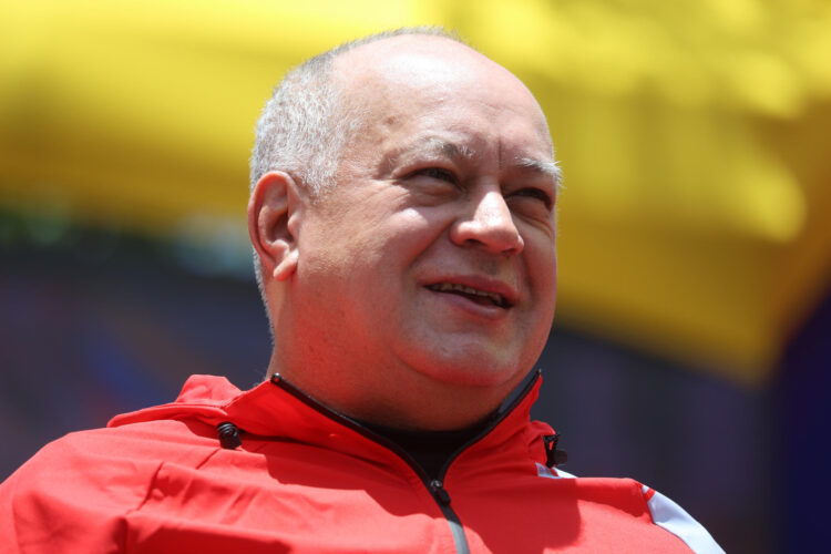 El ministro de Interior y secretario general del gobernante Partido Socialista Unido de Venezuela (PSUV), Diosdado Cabello, fue captado este 23 de septiembre, durante una manifestación en apoyo a la asistencia de la presidenta encargada del país suramericano, Delcy Rodríguez, a la LXXXI Asamblea General de la ONU, en Caracas (Venezuela). EFE/Miguel Gutiérrez