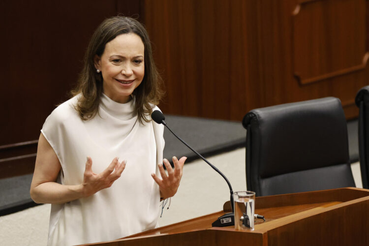 Fotografía de archivo del 25 de mayo de 2026 que muestra a la líder opositora venezolana y ganadora del Premio Nobel de la Paz 2025, María Corina Machado, hablando en Ciudad de Panamá (Panamá). EFE/ Bienvenido Velasco/ ARCHIVO