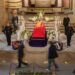 Cientos de noruegos comienzan a desfilar por la capilla ardiente del rey Harald V