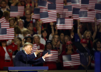 Trump ofrece 5.000 dólares a cada ciudadano si su partido gana elecciones de término medio