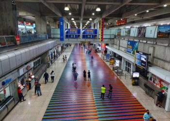 Familia de Carlos Cruz-Diez no autorizó uso de su obra en terminal temporal de Maiquetía