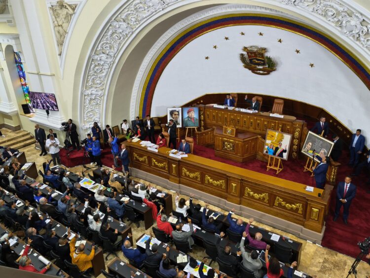 Tras la solicitud formal de Delcy Rodríguez, la Asamblea Nacional designó este martes una comisión especial de 11 diputados | Foto: @Asamblea_Ven