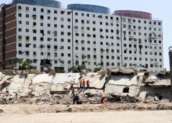 La Guaira atrapada entre el duelo, la agonía del comercio y la búsqueda interminable de cadáveres