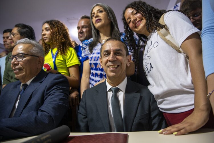 Víctor Molina, propone un modelo descentralizado que aproveche el capital intelectual de la propia universidad. Foto: Prensa ITU