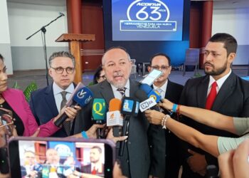 Concecomercio rechaza la dolarización plena y propone un esquema bimonetario junto a un nuevo modelo tributario