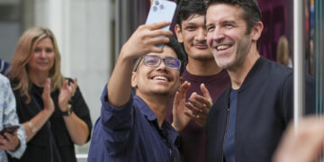 Ternus inaugura la venta del iPhone 18 Pro ante una multitud en Nueva York