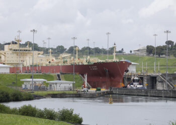 Canal de Panamá implementa nueva restricción que reduce tránsitos a 32 diarios