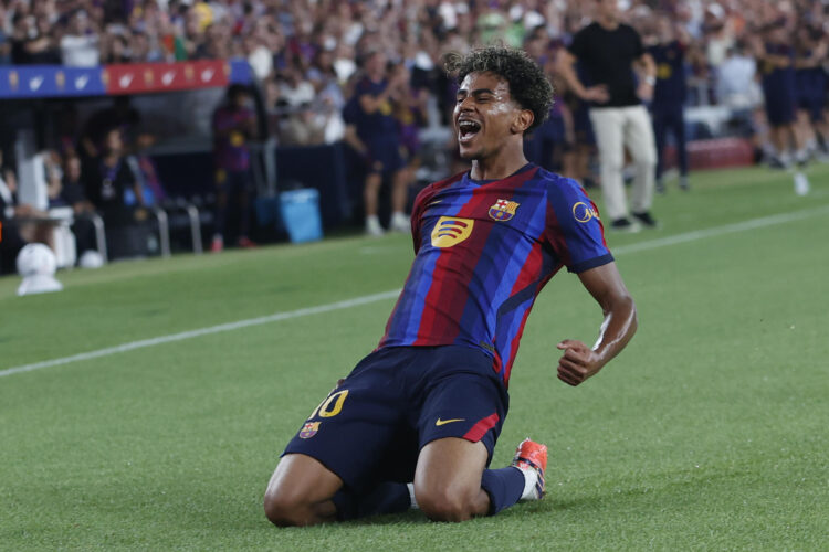 El delantero del FC Barcelona Lamine Yamal celebra un gol, segundo gol en foto de archivo de Quique García. EFE