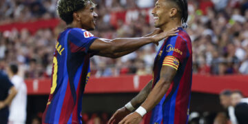 1-3. Un triplete de Raphinha, con dos asistencias de Lamine, arrasa al Sevilla