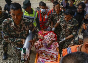 «No podía huir solo», dice el rescatado tras diez días atrapado por las riadas en Nepal