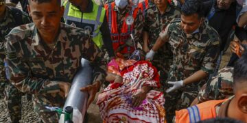 «No podía huir solo», dice el rescatado tras diez días atrapado por las riadas en Nepal