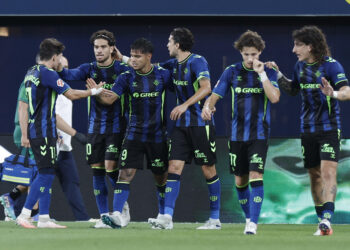 1-2. El Betis asalta La Cerámica y dispara las alarmas en el Villarreal