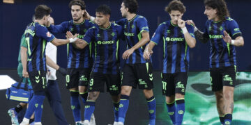 1-2. El Betis asalta La Cerámica y dispara las alarmas en el Villarreal