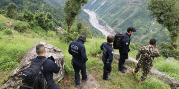 Nepal y China elevan a 1.225 los muertos al cumplirse una semana de operaciones tras riada