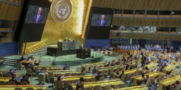 Nepal asegura que la riada masiva en el Himalaya es «una advertencia al mundo» ante la ONU