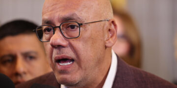 Jorge Rodríguez niega que Gobierno impida el regreso de María Corina Machado