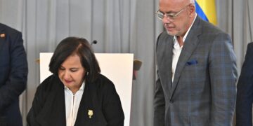 Delegación opositora en mesa de negociación volverá a Venezuela el 15 de septiembre