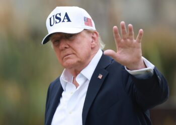 Trump tacha de «fuerzas negativas» a quienes piden regular la IA y dice que «no sucederá»