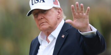 Trump tacha de «fuerzas negativas» a quienes piden regular la IA y dice que «no sucederá»