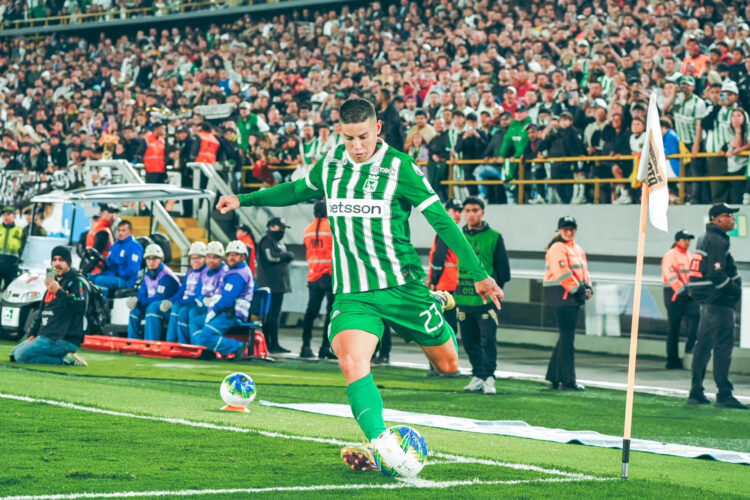 Fotografía tomada de la cuenta oficial de X @nacionaloficial de Atlético Nacional que muestra al creativo James Rodríguez durante su debut, este miércoles. EFE/ @nacionaloficial /SOLO USO EDITORIAL/ NO VENTAS/ SOLO DISPONIBLE PARA ILUSTRAR LA NOTICIA QUE ACOMPAÑA (CRÉDITO OBLIGATORIO)