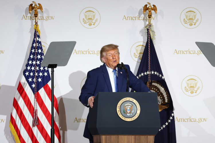 El presidente de Estados Unidos, Donald Trump, habla durante la presentación del portal America.gov, que emplea IA para reunir en una sola plataforma los servicios administrativos de las agencias gubernamentales. EFE/ Octavio Guzmán