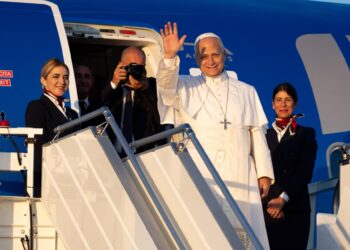 León XIV emprende su viaje a Francia, donde le espera una bienvenida multitudinaria