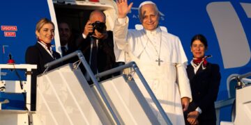 León XIV emprende su viaje a Francia, donde le espera una bienvenida multitudinaria