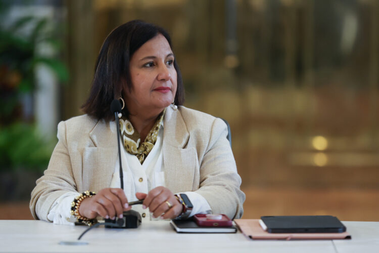 AME8470. CARACAS (VENEZUELA), 17/09/2026.- La exdiputada y expresidenta de la Asamblea Nacional de Venezuela (2015), Dinorah Figuera, asiste al segundo ciclo de conversaciones promovidas por EE.UU., sin la participación de los líderes de la oposición mayoritaria como María Corina Machado, y con una agenda que prevé avanzar en asuntos judiciales e incorporar las garantías civiles y políticas y la libertad de expresión, este jueves en Caracas (Venezuela). EFE/ Miguel Gutiérrez