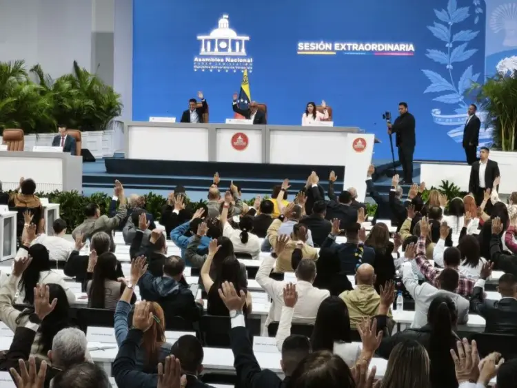 Fotografía tomada de la cuenta en X @Asamblea_Ven de la Asamblea Nacional de Venezuela durante una sesión extraordinaria en la que aprobaron la designación de Ramón Antonio Gordils como nuevo embajador del país suramericano ante Egipto, con concurrencia en Eritrea y Sudán, este jueves, en Caracas (Venezuela). EFE/ @Asamblea_Ven
