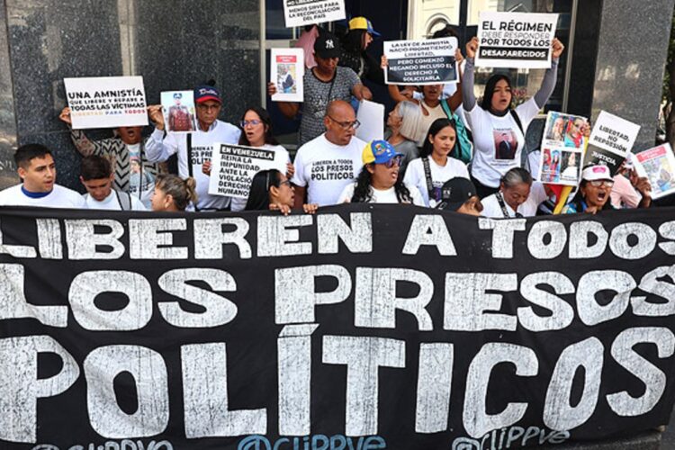 Organizaciones como Provea han instado a la delegación opositora a priorizar la liberación de los detenidos y el cese de los procesos judiciales en su agenda de negociación | Archivo