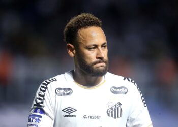 Dos partidos de sanción a Neymar por violar la ‘Ley Vinícius’
