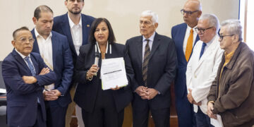 Médicos venezolanos plantean a opositores en el diálogo atender la crisis de salud pública