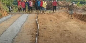 Vecinos de Agua Fría de San Miguel de Boconó realizan reparación de su carretera 