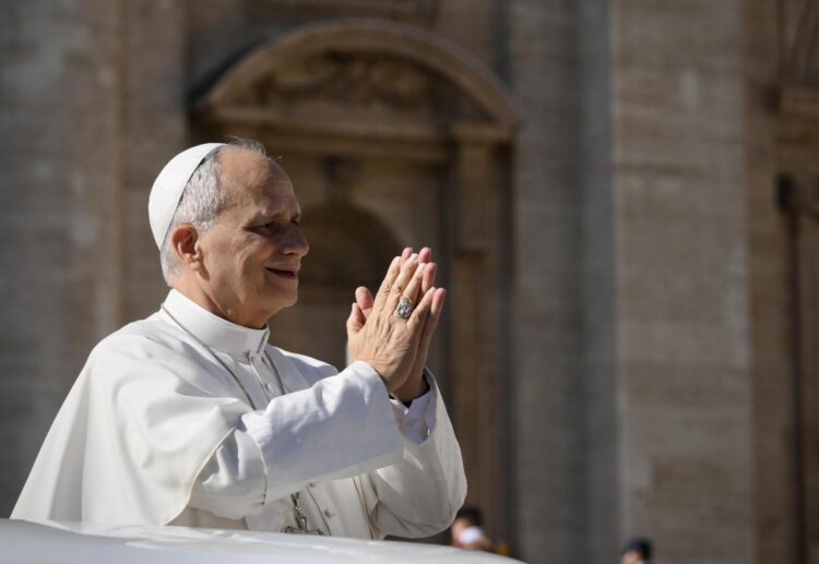 El papa León XIV tras presidir su audiencia general semanal en la Ciudad del Vaticano, el 28 de octubre de 2026. EFE/EPA/ALESSANDRO DI MEO