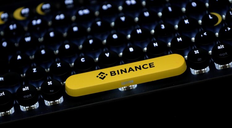 Archivo - Un teclado de computadora perteneciente a una consola de juegos de Binance, exhibido en la conferencia Crypto Expo Europe 2024 en Bucarest, Rumanía, el 4 de marzo de 2024. EFE/EPA/Robert Ghement