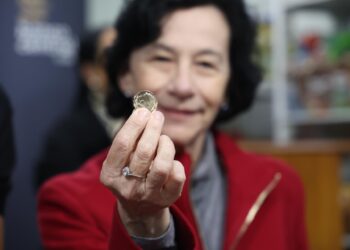 Chile pone en circulación una nueva moneda pese al auge de las transacciones digitales