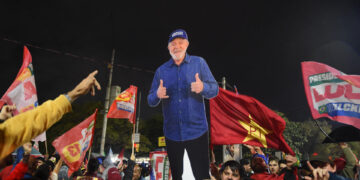Lula gana las elecciones de remontada ante un Flávio Bolsonaro que impugnará el resultado