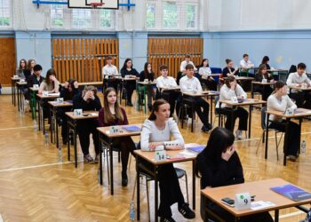 Europeos reclaman mejoras educativas, aunque sin la virulencia de los disturbios franceses