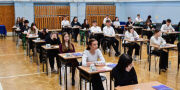 Europeos reclaman mejoras educativas, aunque sin la virulencia de los disturbios franceses