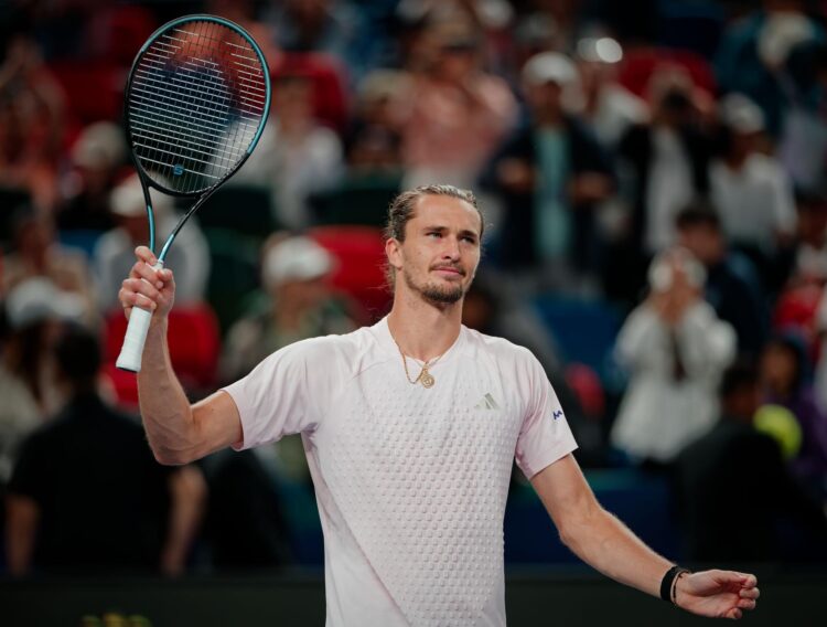 Fotografía del pasado 15 de octubre, en la que puede verse al tenista alemán Alexander Zverev, tras un partido del Masters 1000 de Shanghái. EFE/ ALEX PLAVEVSKI
