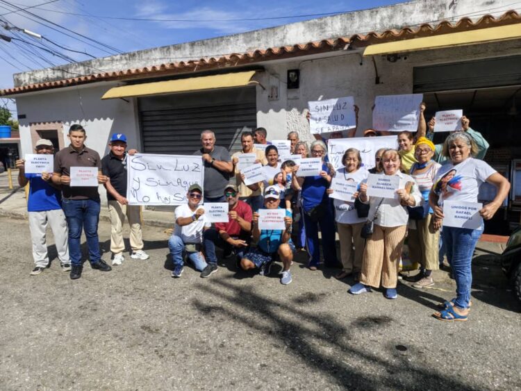 Aspecto de la protesta pacífica sucedida para que se dote al Hospital María Aracelis de una nueva planta eléctrica.