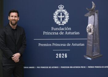 Multitudinario recibimiento a Messi en Oviedo para recoger el Princesa de los Deportes