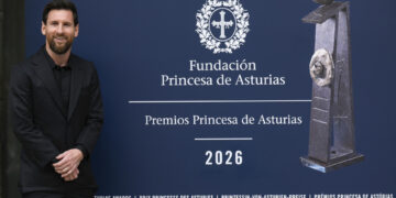 Multitudinario recibimiento a Messi en Oviedo para recoger el Princesa de los Deportes