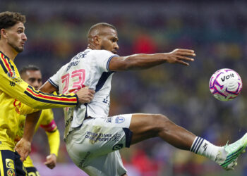 Salomón Rondón brilla en triunfo de Pachuca sobre el líder América