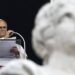 El papa sigue su recuperación en el Vaticano y presidirá el miércoles la audiencia general