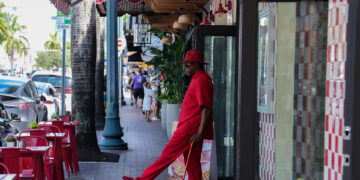 El voto latino de Miami, entre la decepción con Trump y el recelo hacia los demócratas
