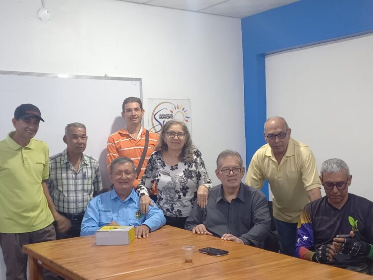 Asistes al foro de historia celebrado en Sabana de Mendoza.