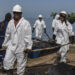 Pescadores luchan contra derrames de crudo en plena reactivación petrolera