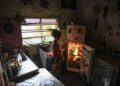 Los venezolanos sacrifican necesidades esenciales para poder comer